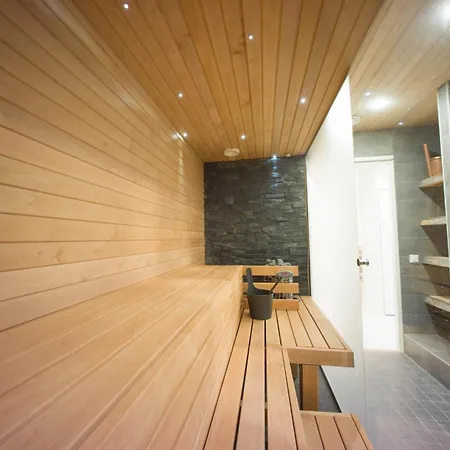 Santa's Winter Caravan-kabe Smaragd * Rovaniemi