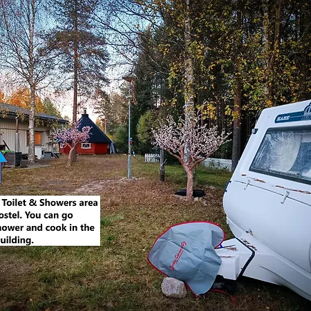 Santa's Winter Caravan-kabe Smaragd Leirintäalueet