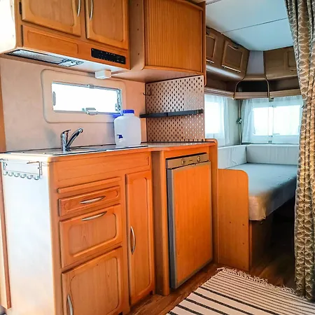 Santa's Winter Caravan-kabe Smaragd * Rovaniemi