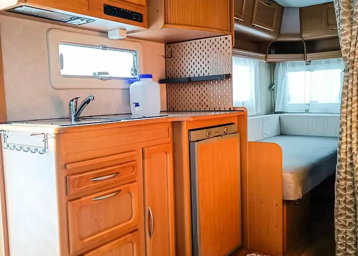 Santa's Winter Caravan-kabe Smaragd * Rovaniemi